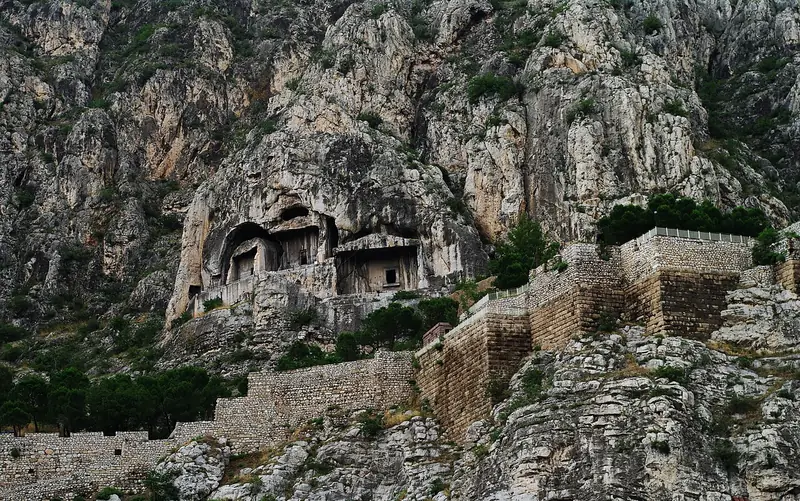 Kral Kaya Mezarları (Harşena Dağı)
