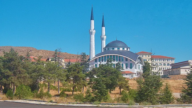 Şereflikoçhisar (148 km)