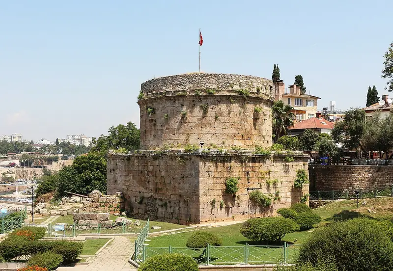 Hıdırlık Kulesi ve Karaalioğlu Parkı