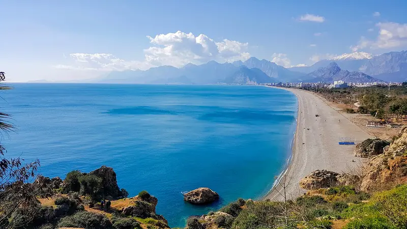 Konyaaltı Plajı ve Falezler
