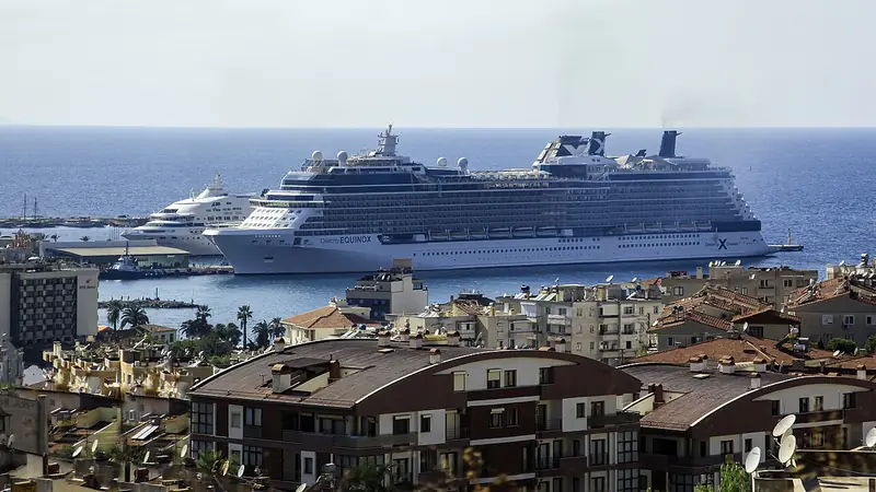 Kuşadası Limanı ve Sisam (Samos) Feribotu