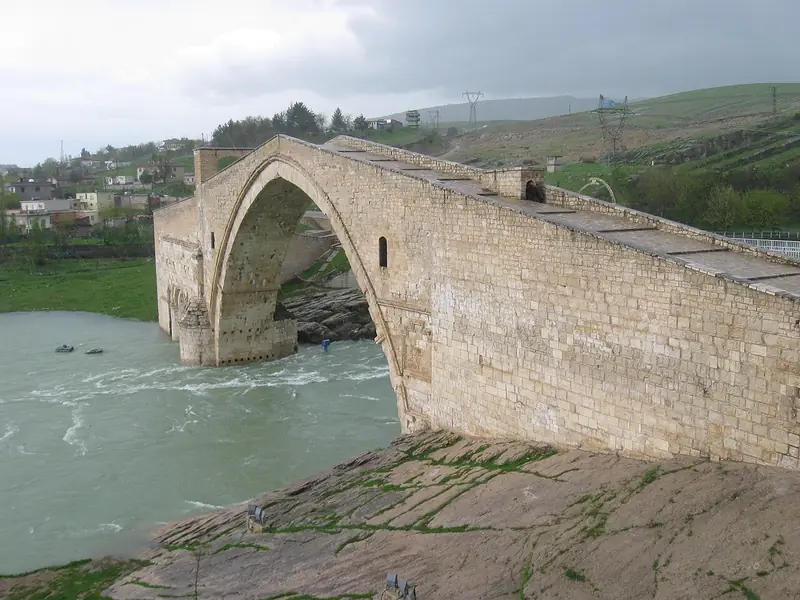 Taşlıdere Kaplıcası ve Erzen Balıklı Gölü (Kozluk)