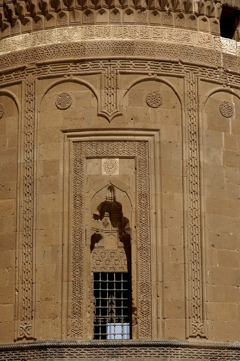 Ahlat (62 km)