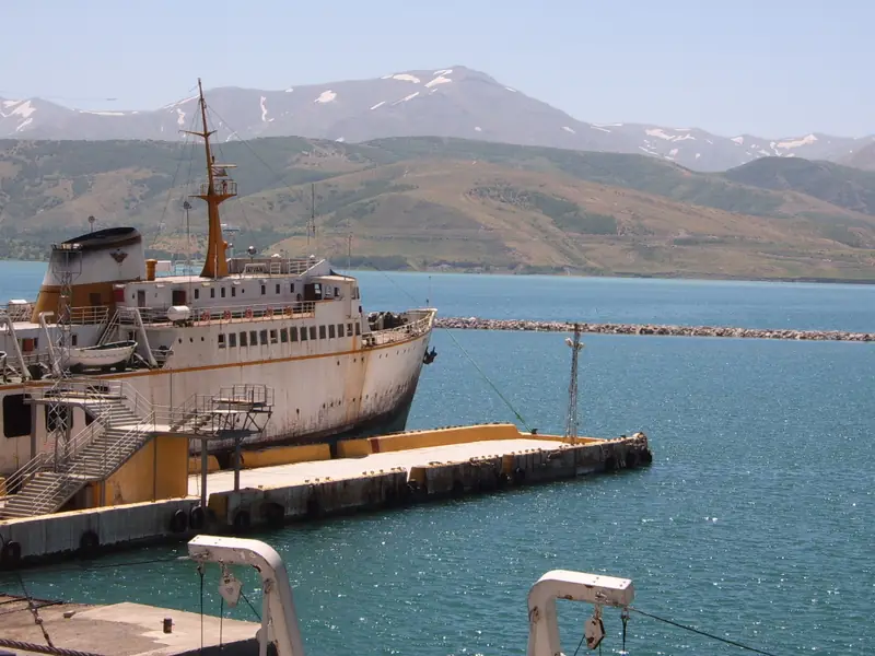 Tatvan Sahili ve Feribot İskelesi