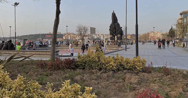Kordon, Saat Kulesi ve Truva Atı