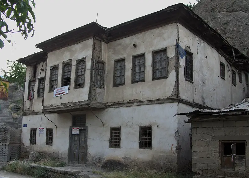 Sarıçiçek Köy Odaları
