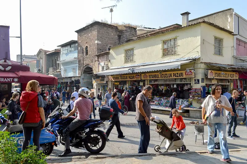 Kemeraltı Çarşısı ve Kızlarağası Hanı