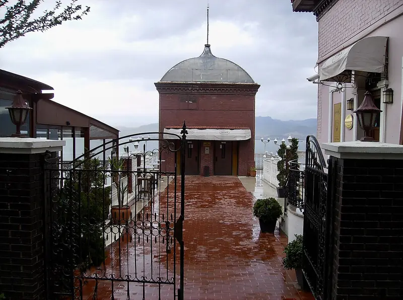 Tarihi Asansör ve Dario Moreno Sokağı