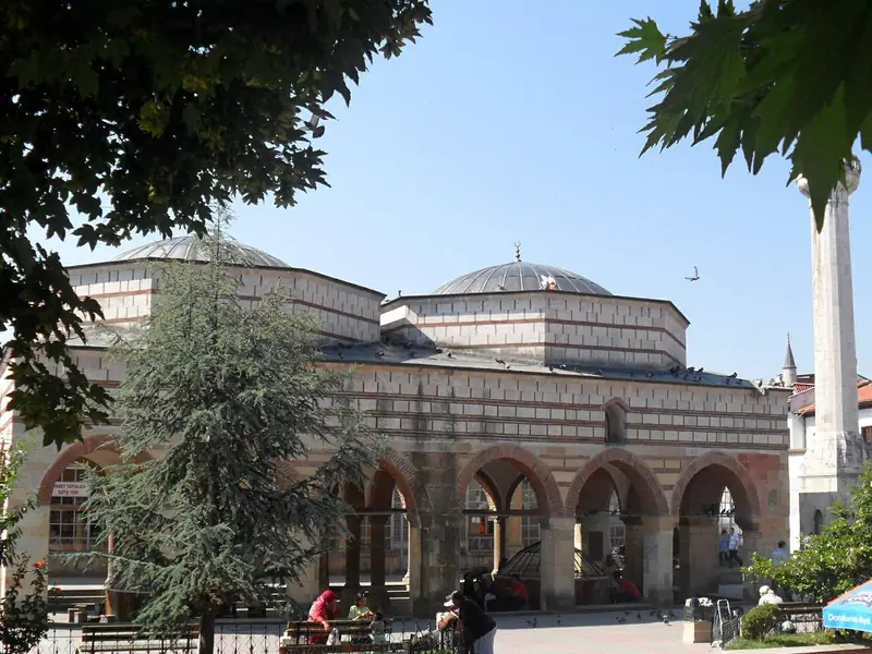 Nasrullah Camii ve Meydanı