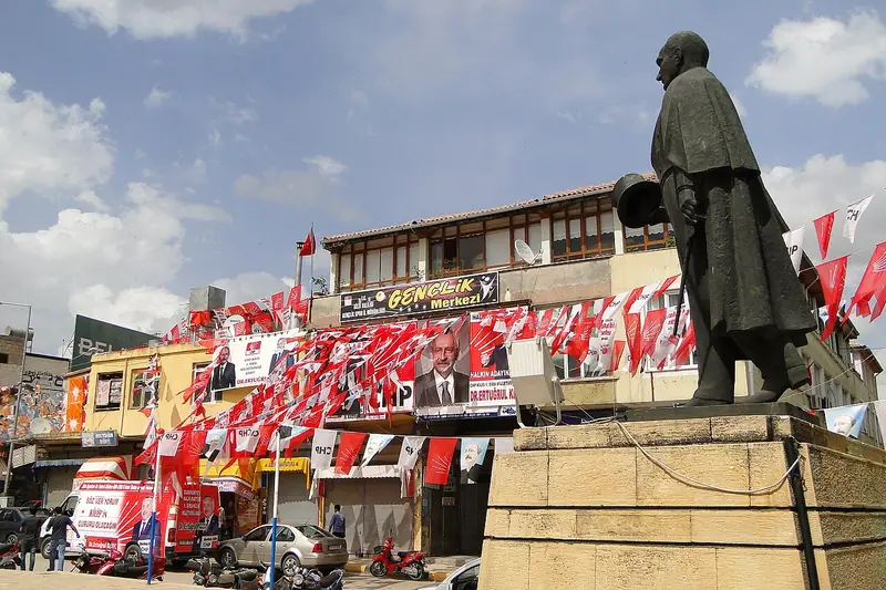 Cumhuriyet Meydanı ve çarşı