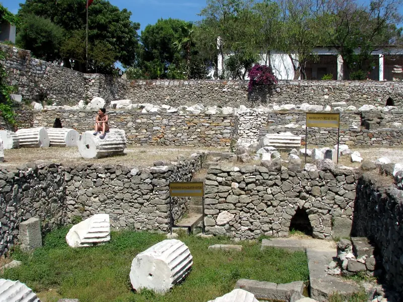 Halikarnas Mozolesi (Mausoleion)