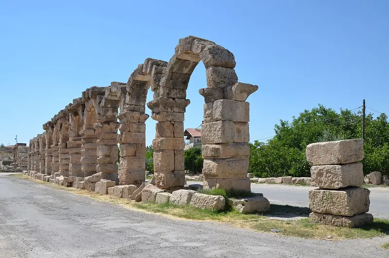 Roma Havuzu ve Köşk Höyük (Bahçeli)