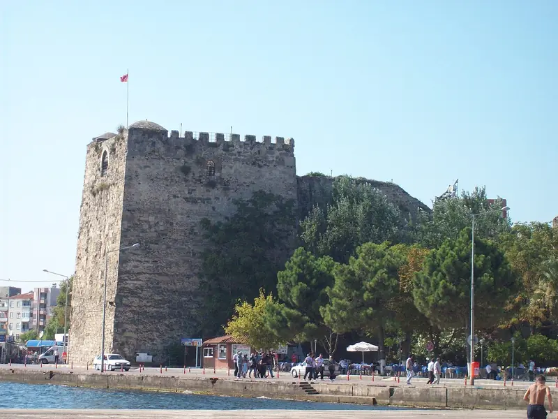 Sinop Kalesi ve Surları