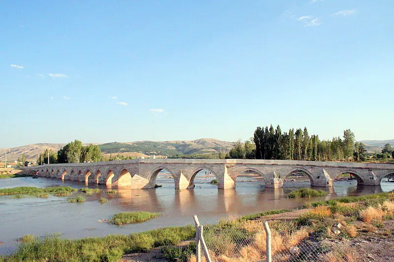 Eğri Köprü ve Kızılırmak Köprüleri