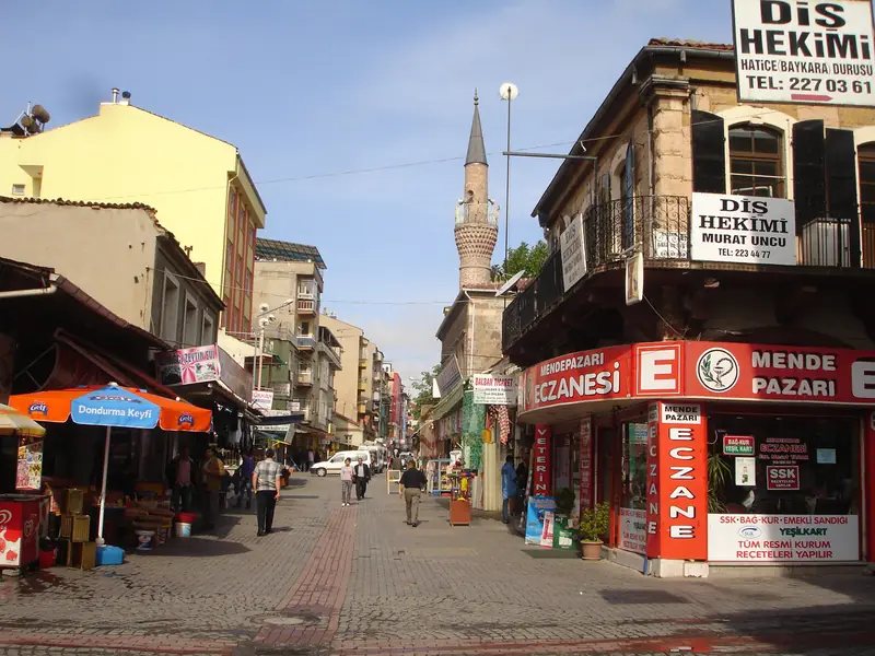 Tarihi Çarşı: Bedesten, Paşa Hanı ve Hacı Gedik Hanı